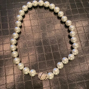 Faux Pearl Necklace‎ w/ clasp